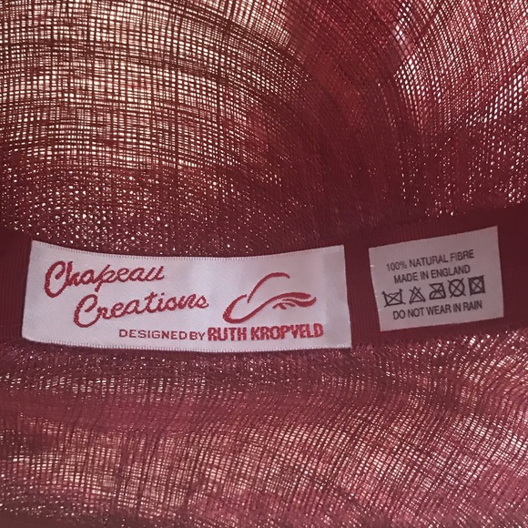 Red Derby Hat w/ Feathers🐎 - Picture 5 of 8